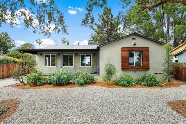 Foto principal - 237 E Altadena Dr