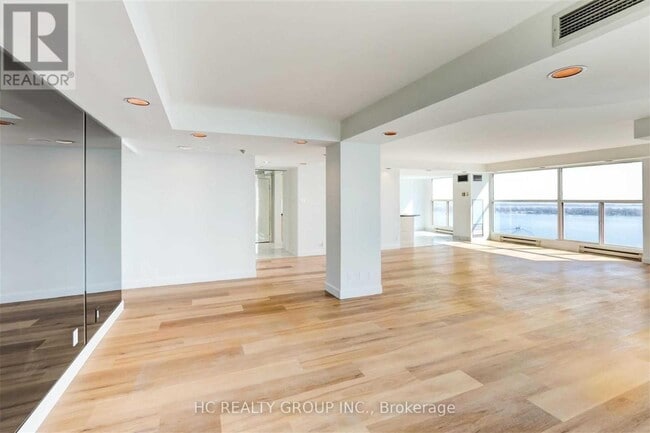 Building Photo - 99 Harbour Square