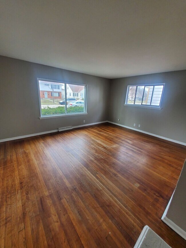 Building Photo - 5822-5824 N 93rd St. (Duplex)