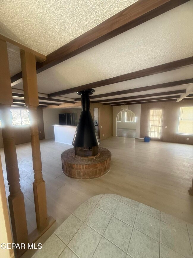 Building Photo - 3010 Wedgewood Dr