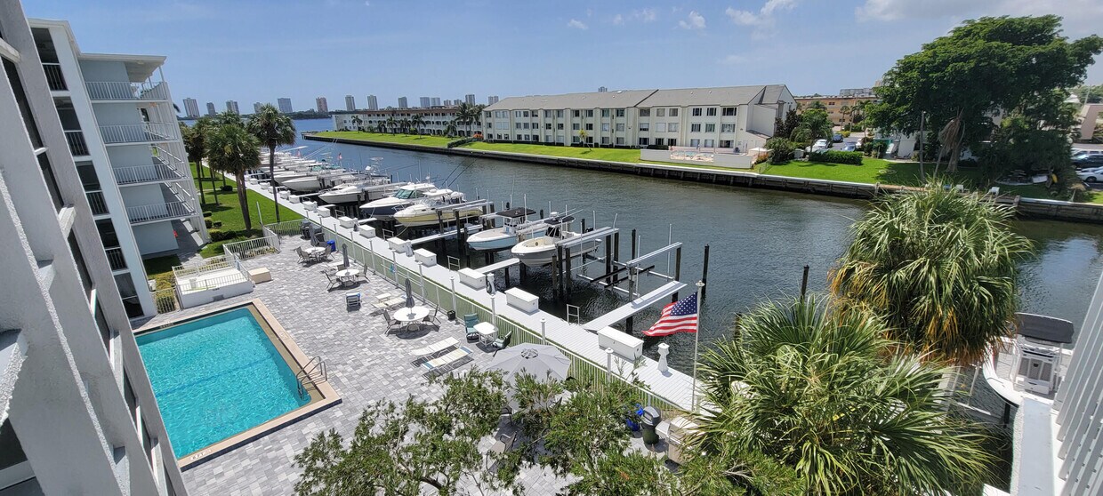 Foto principal - 108 Paradise Harbour Blvd