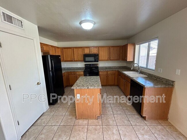 Photo - 6410 W Magnolia St House