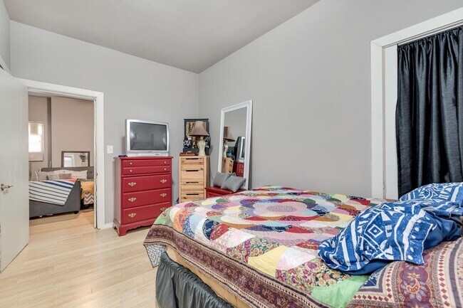 Building Photo - 6731 Hamilton Ave