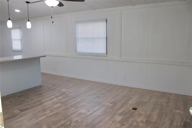Foto del edificio - 21615 Erika Ct