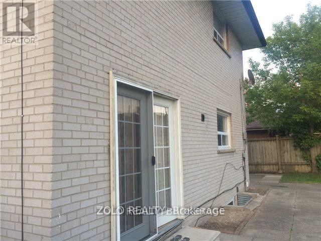 Building Photo - 12 Quinby Ct