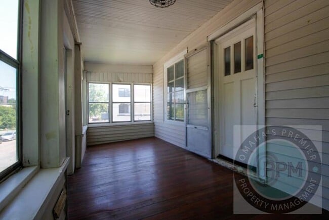 Building Photo - 2 Bed + an Office/ 1 Bath House by UNMC