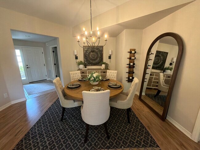 Foto del edificio - 15161 Royal Windsor Ln