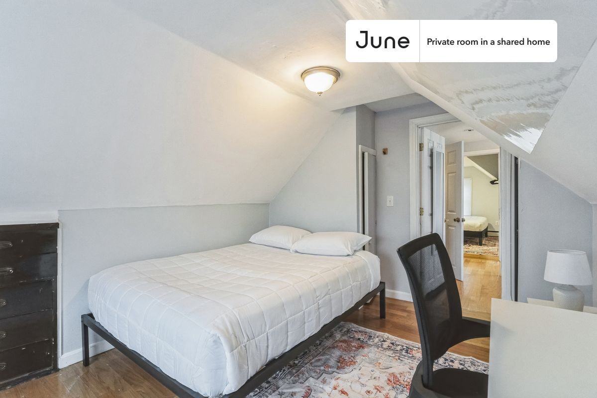 Private bedroom in 5 bed/3 bath Home - Private bedroom in 5 bed/3 bath Home