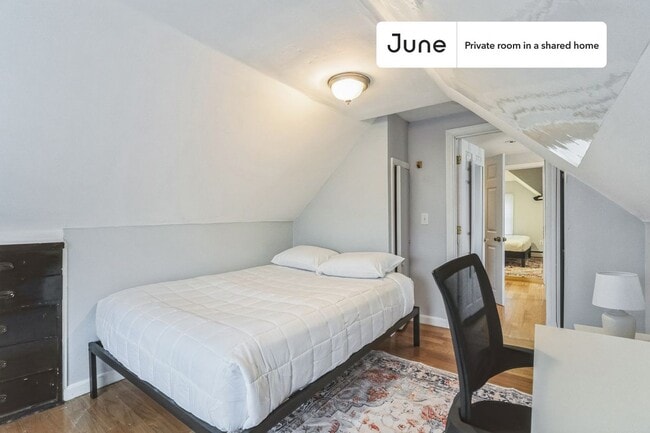 Private bedroom in 5 bed/3 bath Home - Private bedroom in 5 bed/3 bath Home