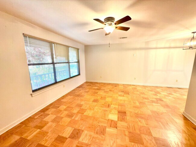 Building Photo - 424 Highland Park Dr