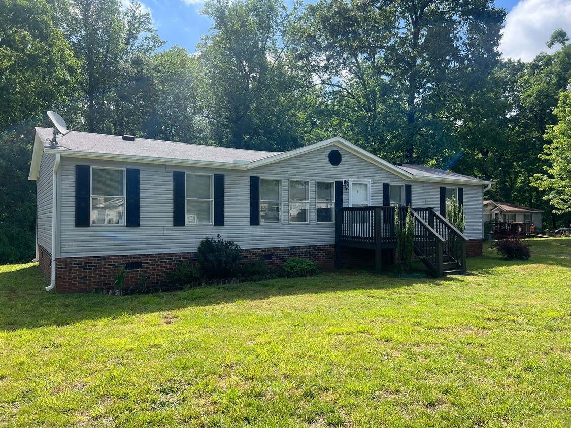 Primary Photo - Introducing a charming 4-bedroom, 2-bathro...