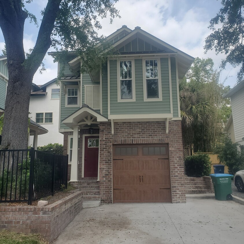Primary Photo - 1124 Azalea Ln