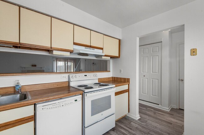 Foto del edificio - 1365 Longlac Rd