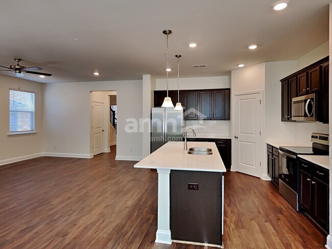 Foto del edificio - 606 Rivermist Dr