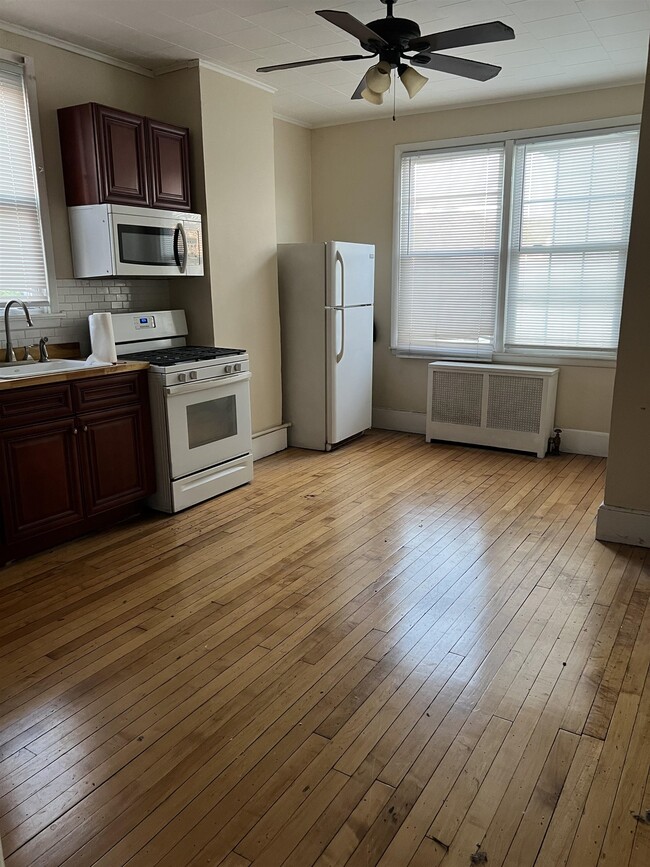 Building Photo - 4404 Bergen Turnpike
