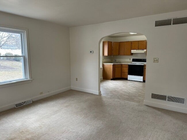 Foto del edificio - Spacious 1st Floor 1 Bed 1 Bath Apt In Cen...