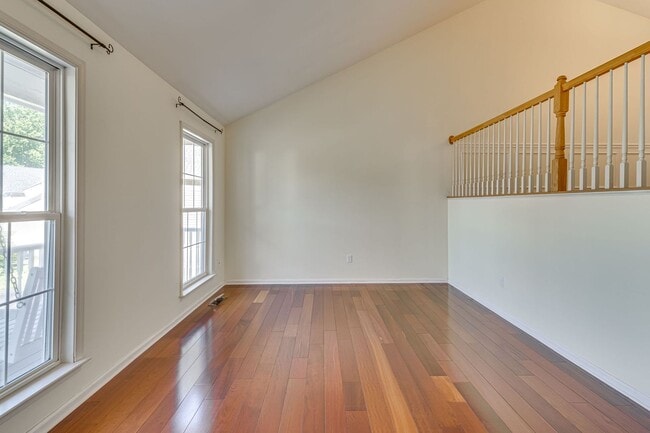 Building Photo - Gorgeous Single Family Home on a Cul-de-Sac!