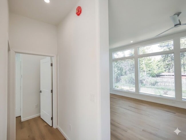 Foto del edificio - Fully Fenced Private Single-Level 2x2 Retreat in Bend with Bonus Office Nook!
