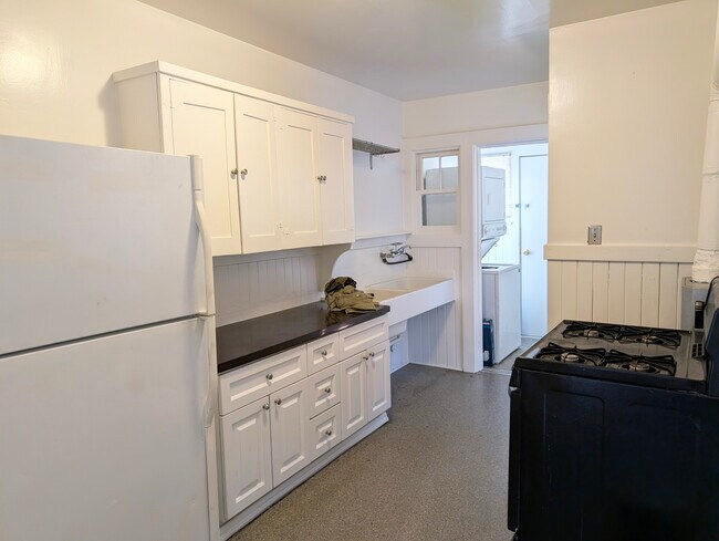 Foto del edificio - 2630 E St