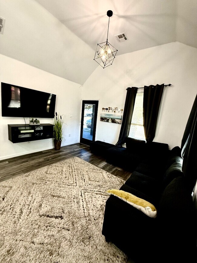 Building Photo - 1808 NW 8th St