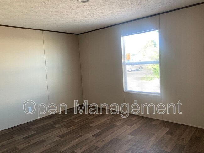 Foto del edificio - 3278 Cultus St