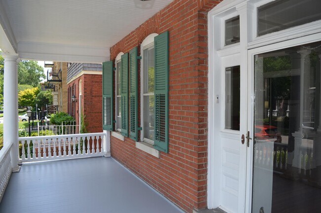 Building Photo - 607 Westover Ave