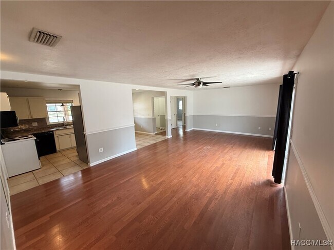 Foto del edificio - 920 N Lyle Ave