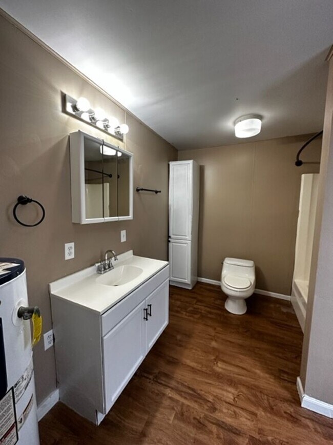 Building Photo - 3 Bedroom 1 bath - Gas City