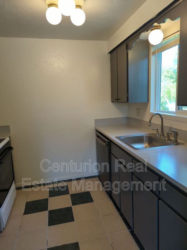 Foto del edificio - 3719 Hawthorne Ave