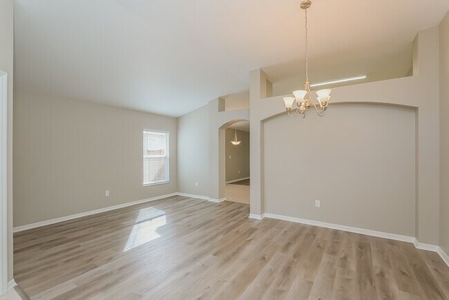 Building Photo - 411 Sand Ridge Dr