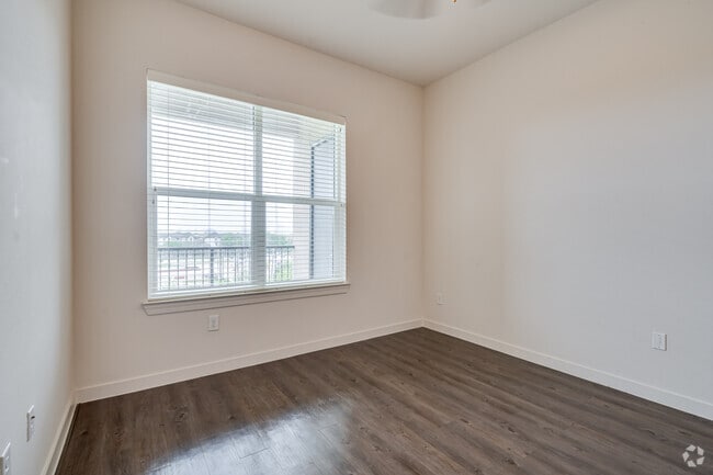 2BR, 2BA - 1,094SF - Mezzo Kirby Med Center