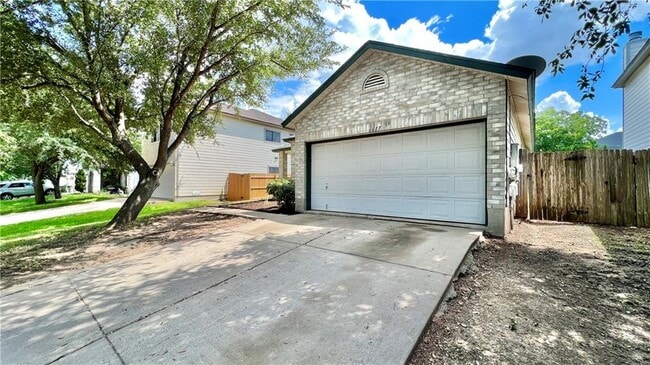 Building Photo - 6617 Piedras Blanco Dr