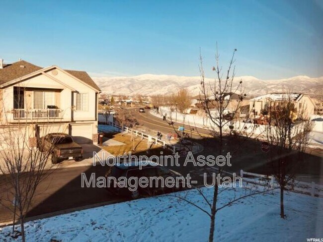 Building Photo - 489 Kent Dr