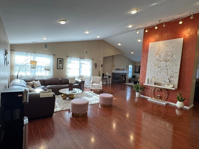 Building Photo - 587 Saddlebrook Ln