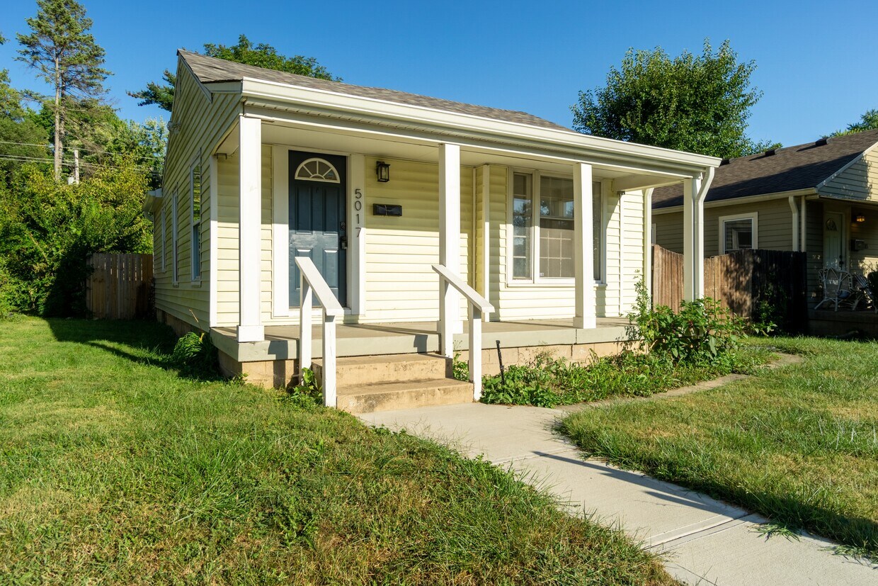 Foto principal - 5017 Indianola Ave