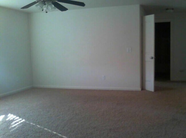 Building Photo - 340 S. Dovetail Ct