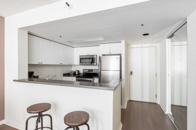 Building Photo - 2 Townsend St