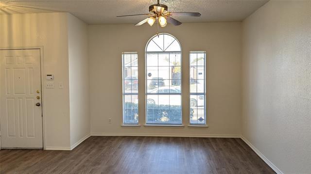 Foto del edificio - 7216 Park Creek Cir W
