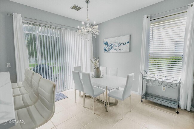 Foto del edificio - 701 Seminole Palms Dr