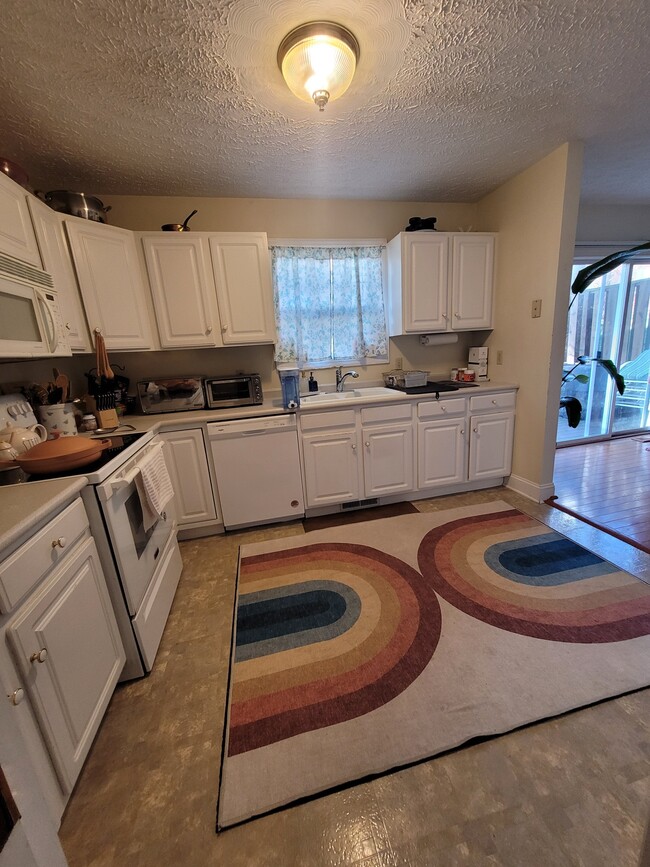 Cocina - 515 Silver Leaf Dr