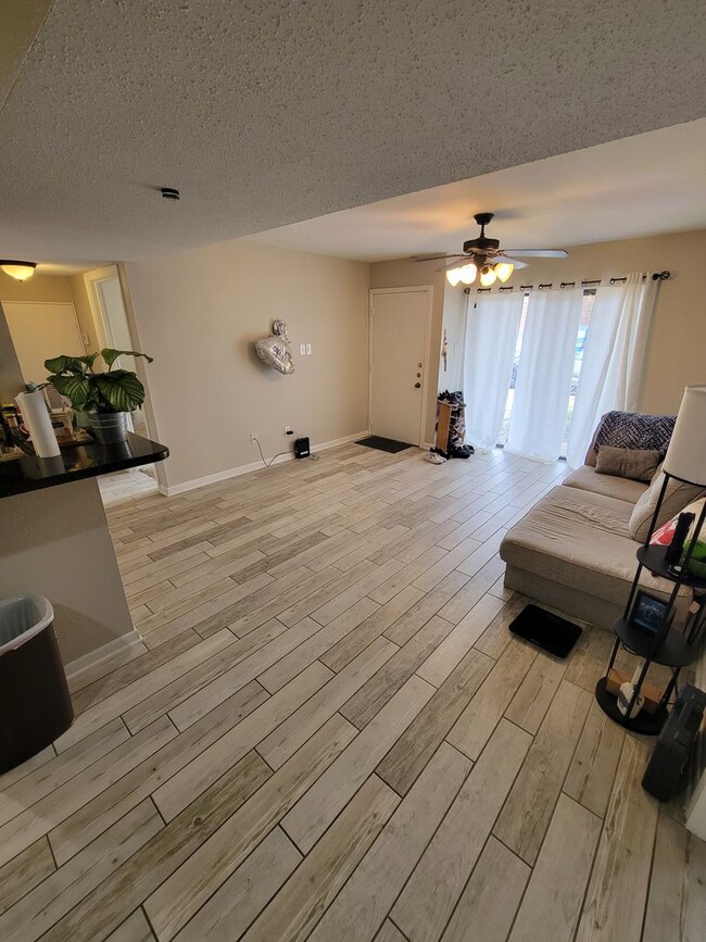 Building Photo - College Station - 2 bedroom / 2 bath downstairs condo at Cripple Creek Condos