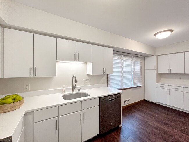 Building Photo - Stunning views. Serene atmosphere. Superb Edina. 3 Large Bedrooms + Office Space.