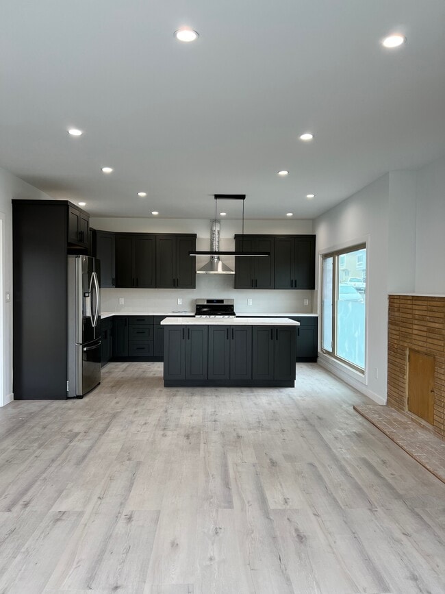 Building Photo - 2 Maywood Ave