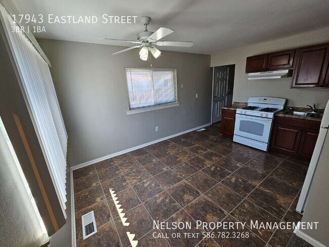 Foto del edificio - 17943 Eastland St