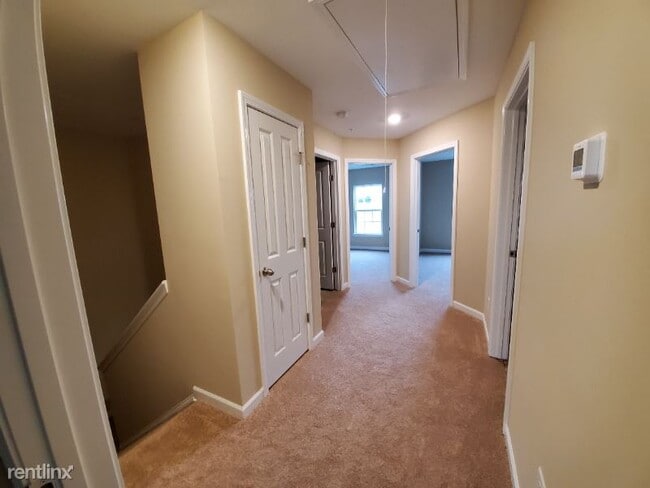 Building Photo - 3 br, 3 bath Townhome - 304 Kinsale Dr