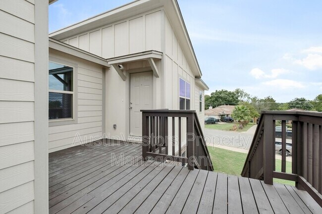 Building Photo - 2200 Creekside Ln