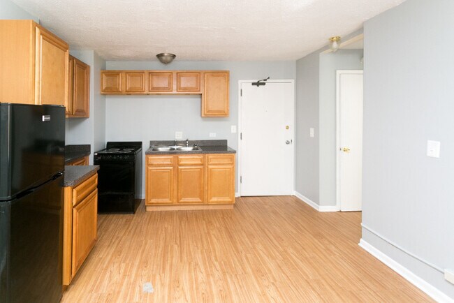 Building Photo - 7333 Ridge