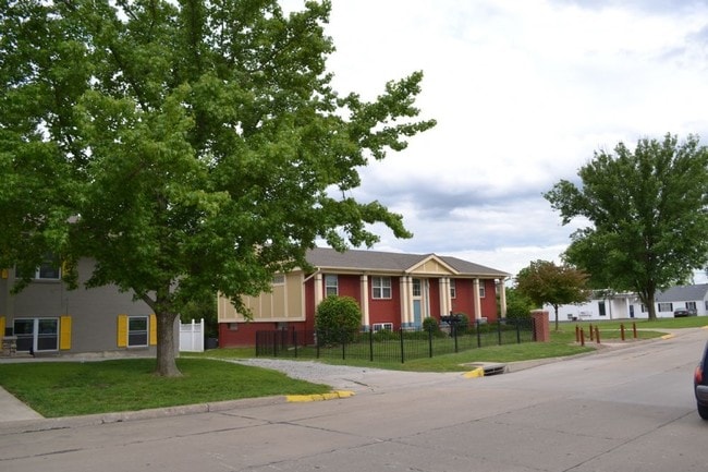 Building Photo - Claudell Homes I & II