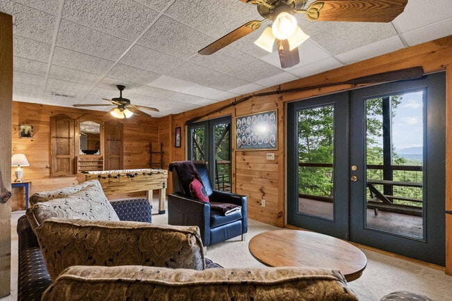 Building Photo - 120 Hummingbird Way