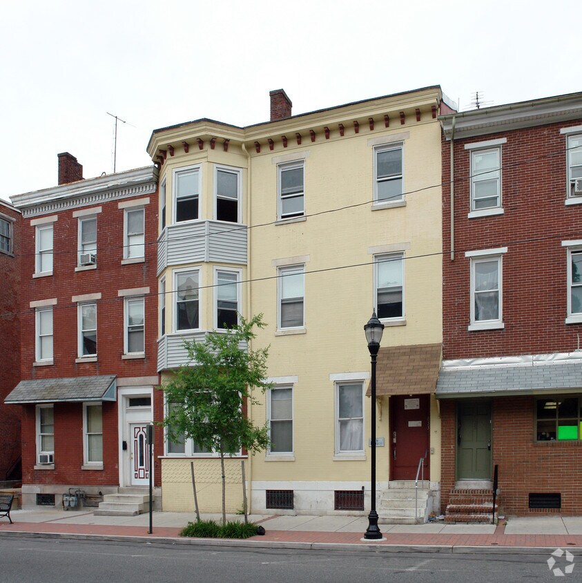 833 Dekalb St, Norristown, PA 19401 Apartments in Norristown, PA